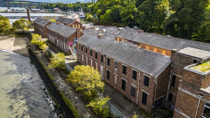 FlyDubai Lar Office in Iran