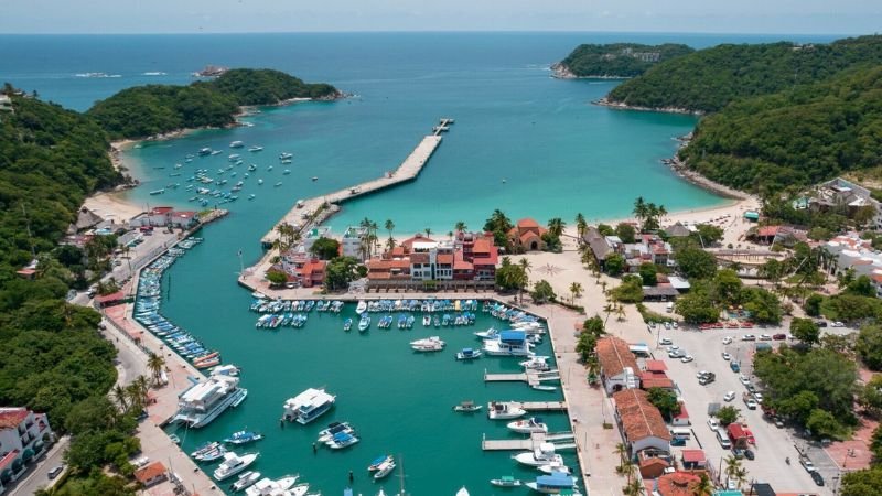 Volaris Airlines Huatulco Office In Mexico